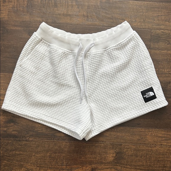 The North Face Women's Cream Waffle Knit Quilted Mhysa Athletic Shorts - Picture 1 of 5